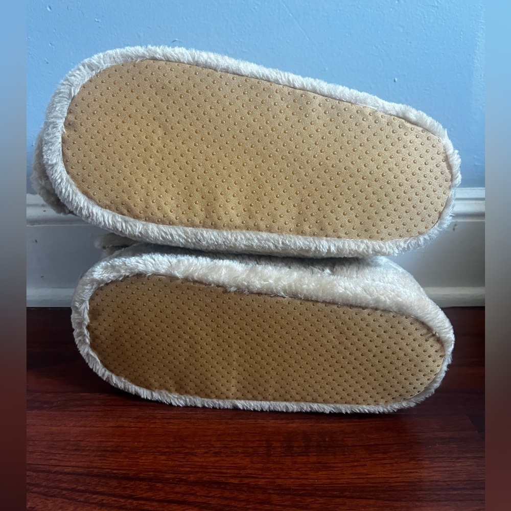 Adorable Tan Dog Plush Slippers - Picture 4 of 5